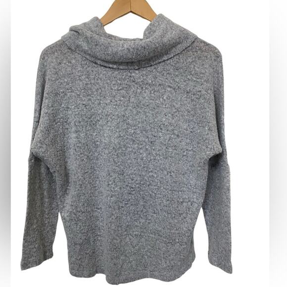 Bar III  Women's Gray Shark Bite Cowl Neck Lightweight Sweater NEW Size Medium - Picture 2 of 5